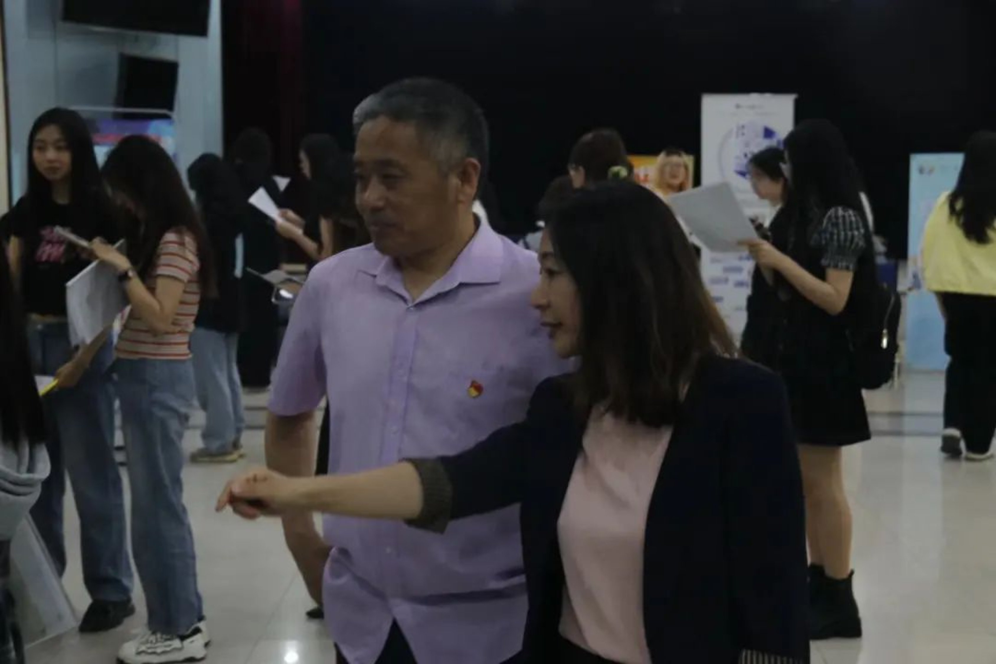 勾引色情