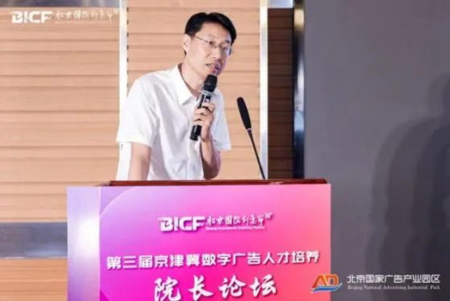 勾引色情