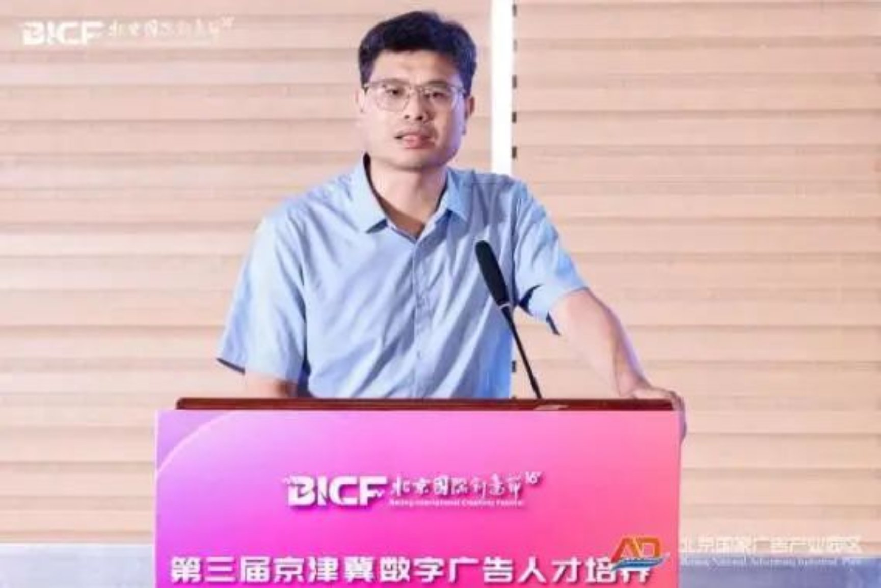 勾引色情