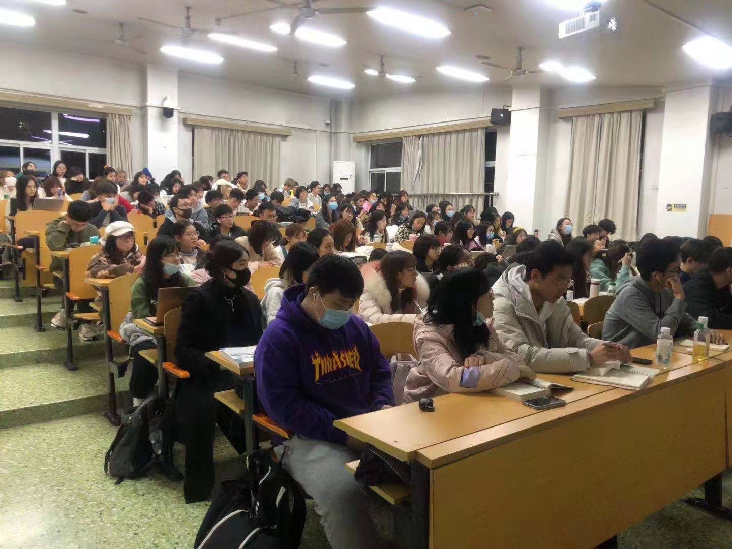 勾引色情