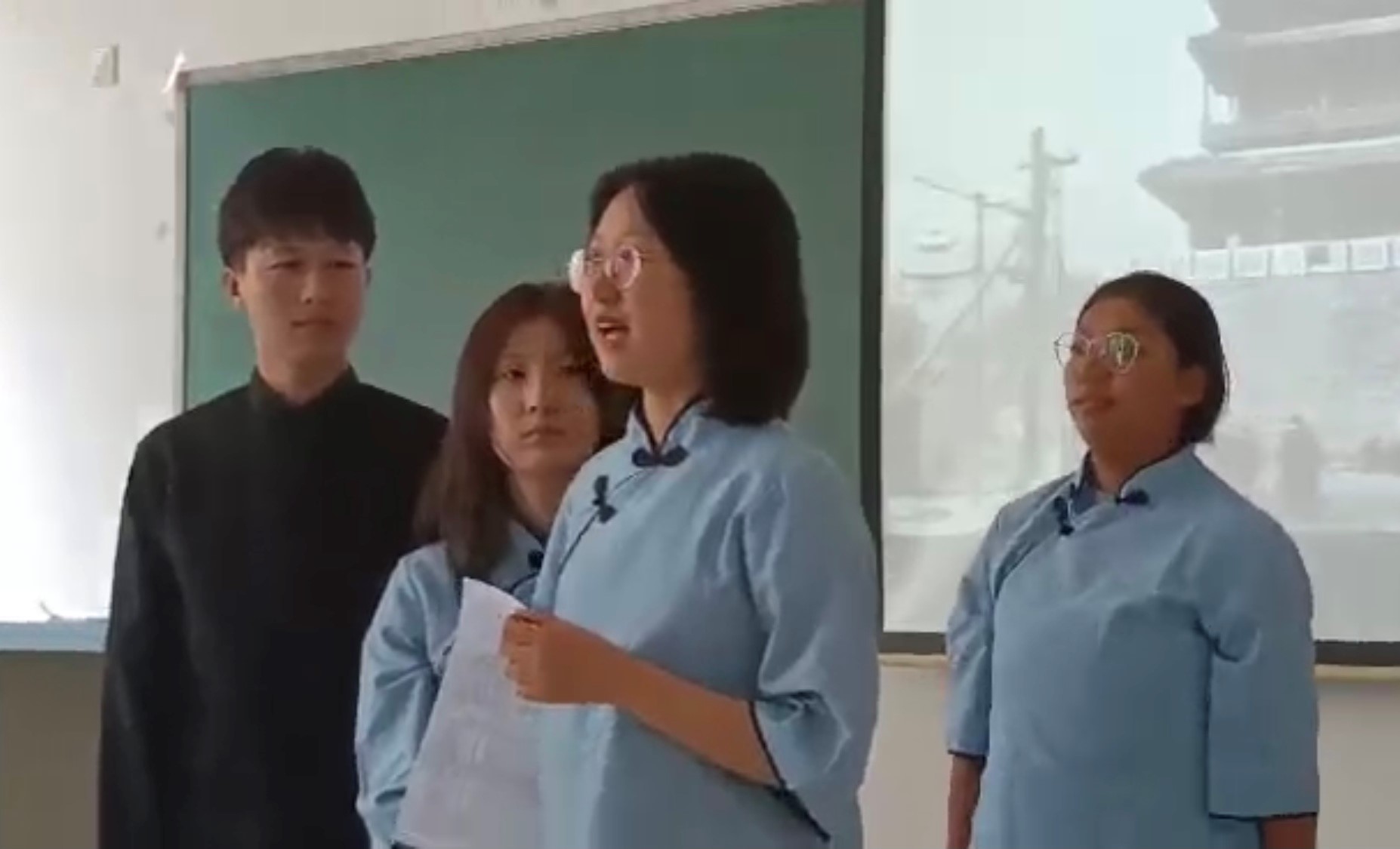 勾引色情