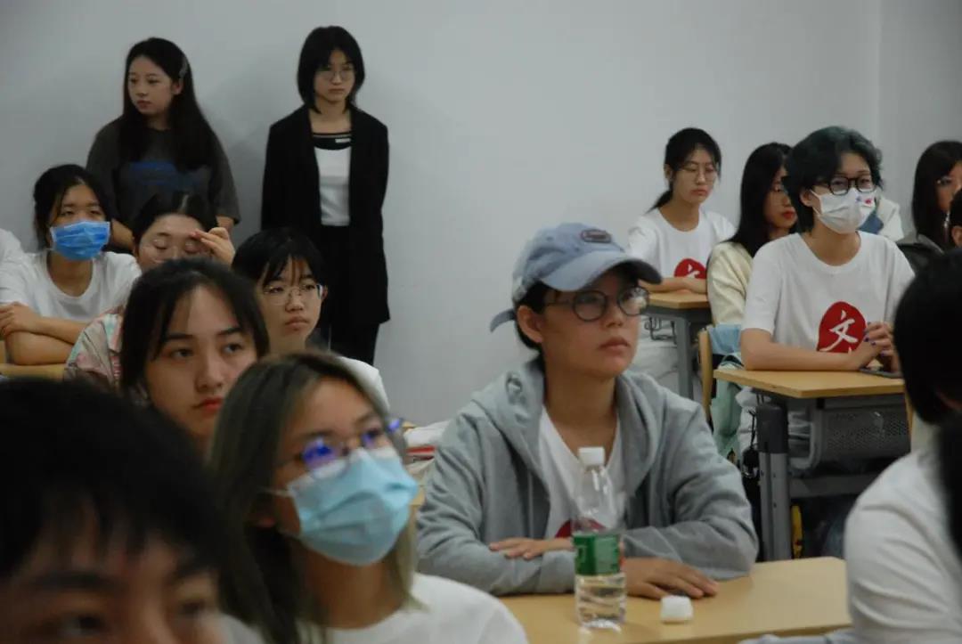 勾引色情