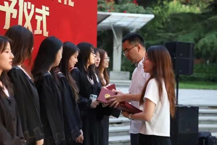 勾引色情