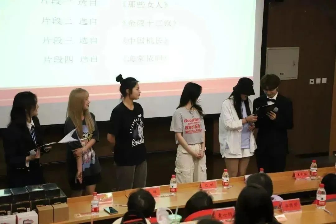 勾引色情